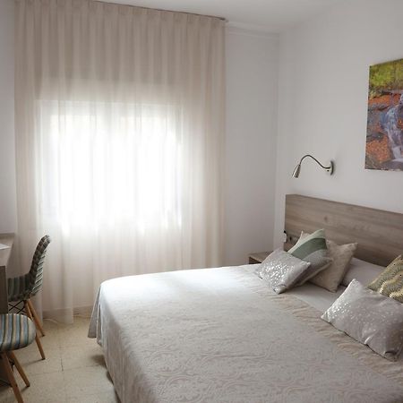 Hostal Torras ซานต์ ฮิลาริ ซาคาล์ม ภายนอก รูปภาพ
