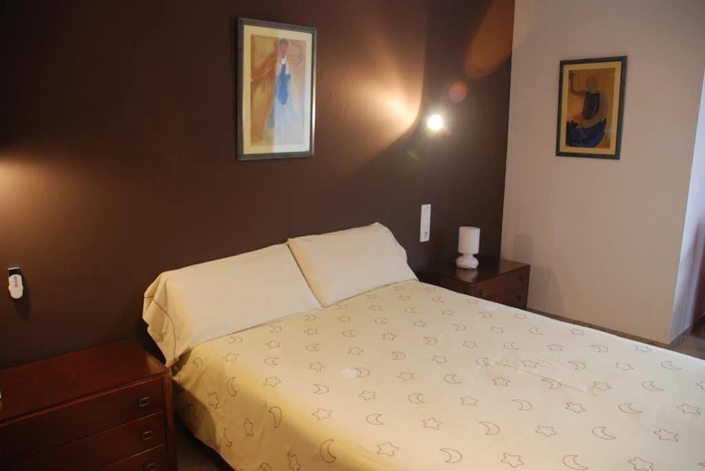 Hostal Torras ซานต์ ฮิลาริ ซาคาล์ม ภายนอก รูปภาพ