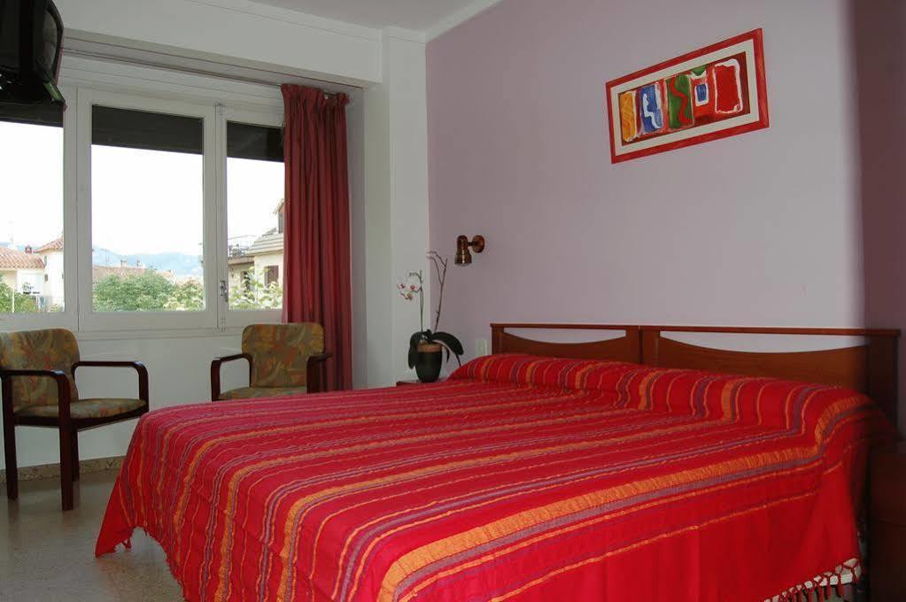 Hostal Torras ซานต์ ฮิลาริ ซาคาล์ม ภายนอก รูปภาพ