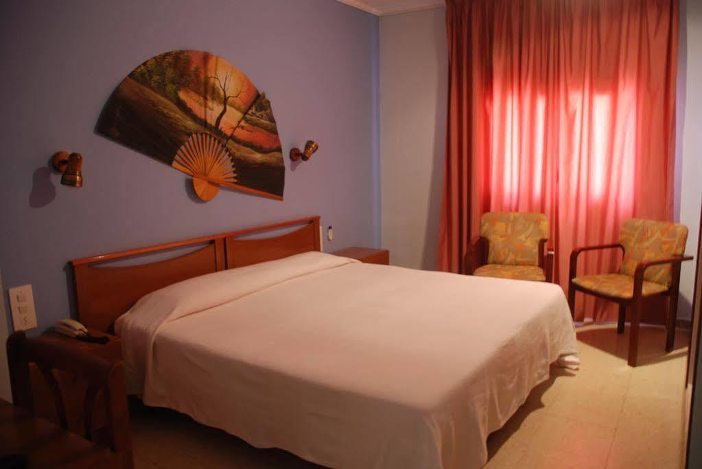 Hostal Torras ซานต์ ฮิลาริ ซาคาล์ม ภายนอก รูปภาพ