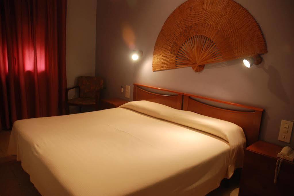 Hostal Torras ซานต์ ฮิลาริ ซาคาล์ม ภายนอก รูปภาพ