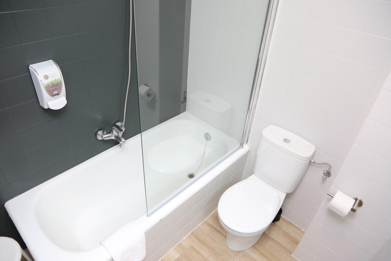 Hostal Torras ซานต์ ฮิลาริ ซาคาล์ม ภายนอก รูปภาพ