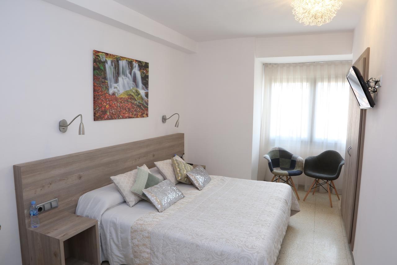 Hostal Torras ซานต์ ฮิลาริ ซาคาล์ม ภายนอก รูปภาพ