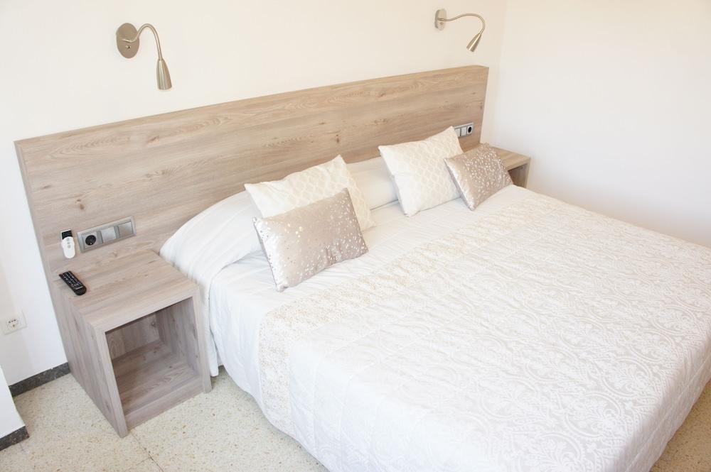 Hostal Torras ซานต์ ฮิลาริ ซาคาล์ม ภายนอก รูปภาพ
